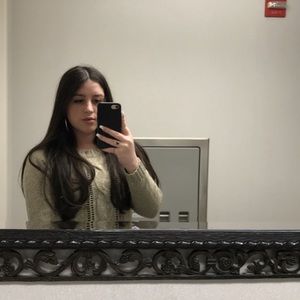 Meet your Posher, Caitlin